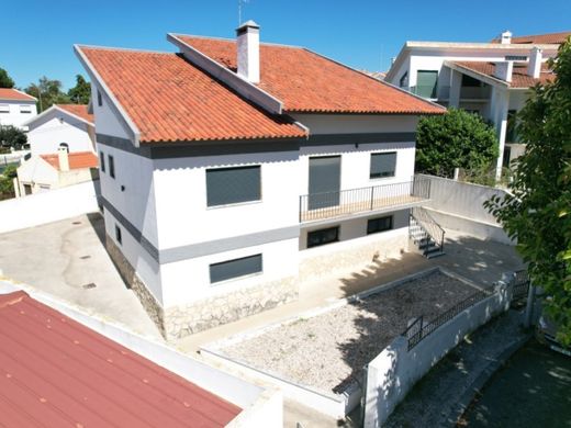 Twee-onder-een-kapwoning in Caldas da Rainha, Distrito de Leiria