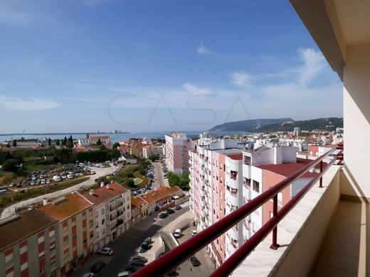 Apartment / Etagenwohnung in Setúbal, Distrito de Setúbal
