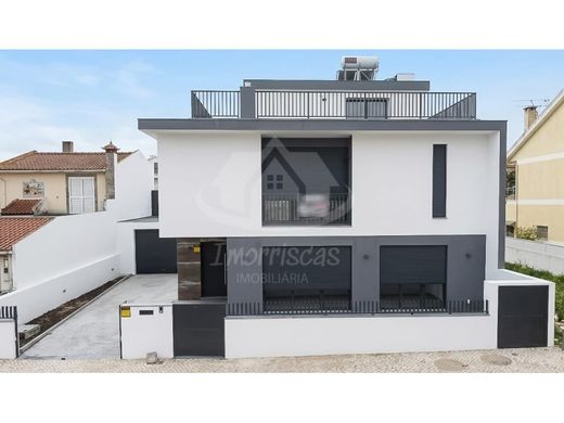 Semidetached House in Loures, Lisbon