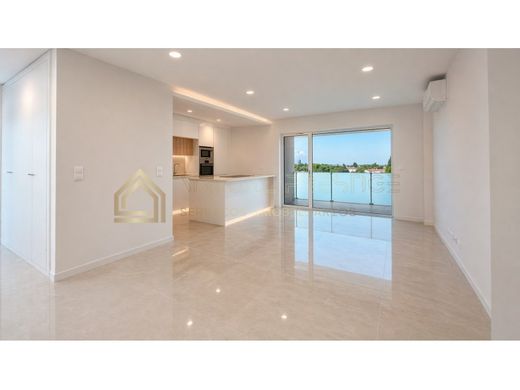 Apartment in Charneca de Caparica, Almada