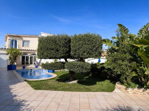 Luxury home in Empuriabrava, Province of Girona