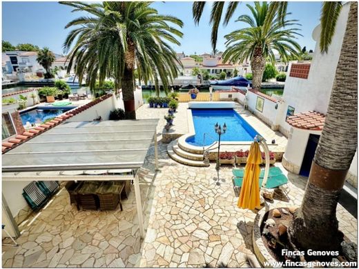 Luxus-Haus in Empuriabrava, Provinz Girona