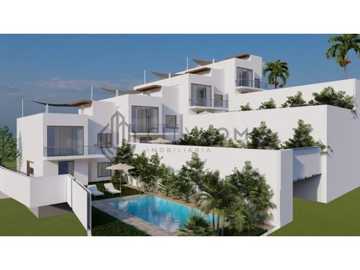 Mehrfamilienhaus in Santa Cruz, Madeira