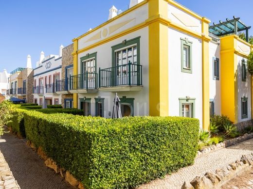 Twee-onder-een-kapwoning in Castro Marim, Distrito de Faro