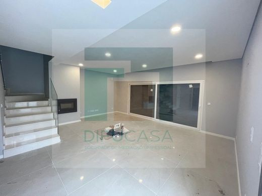 Смежная Вилла, Seixal, Distrito de Setúbal