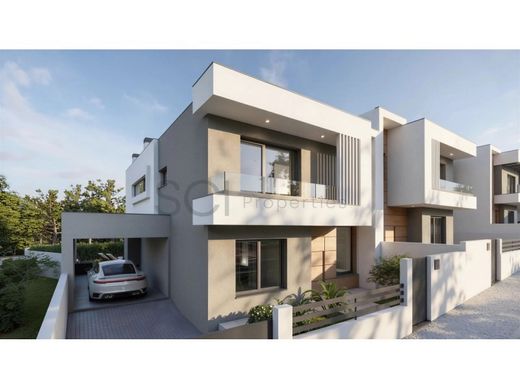 Luxury home in Charneca de Caparica, Almada