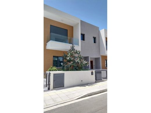 Смежная Вилла, Germasógeia, Limassol District
