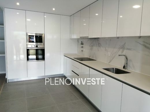 Apartment / Etagenwohnung in Seixal, Distrito de Setúbal