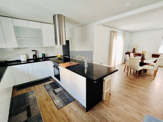 Luksusowy dom w Charneca de Caparica, Almada