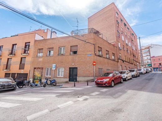 Mehrfamilienhaus in Madrid, Provinz Madrid