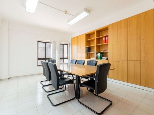 Ufficio a Carnide, Lisbon