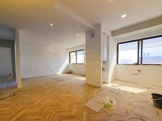 Apartment / Etagenwohnung in Setúbal, Distrito de Setúbal