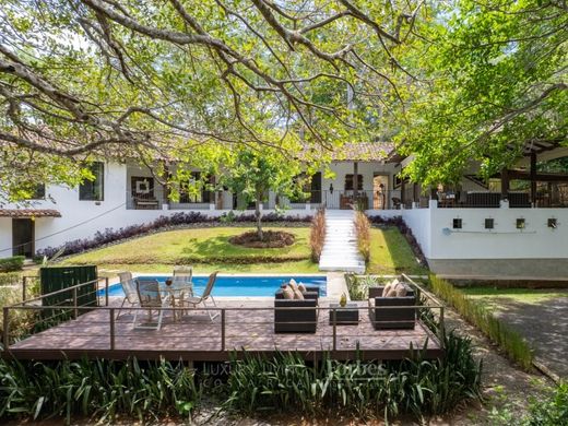 Luxury home for sale in San José