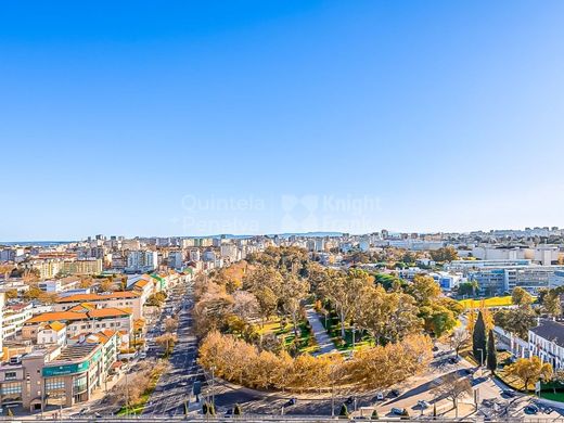 Apartment / Etagenwohnung in Lumiar, Lisbon
