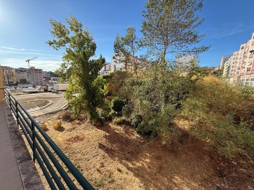 ‏קרקע ב  Lumiar, Lisbon