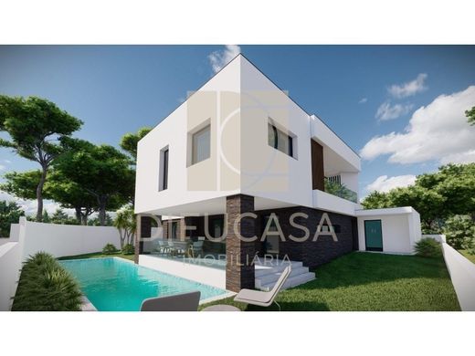 Casa Independente - Charneca de Caparica, Almada