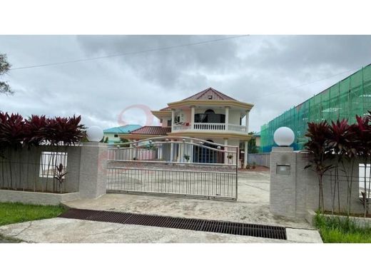 Detached House in Kampong Berakas, Daerah Brunei dan Muara