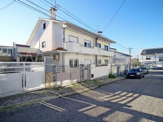 Twee-onder-een-kapwoning in Seixal, Distrito de Setúbal