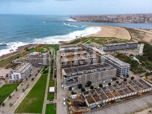 Residential complexes in Vila Nova de Gaia, Distrito do Porto