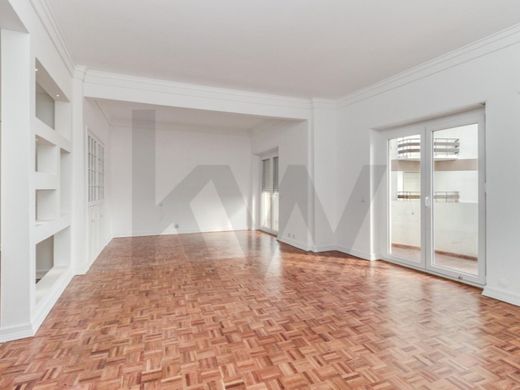 Apartment / Etagenwohnung in Cascais, Lissabon