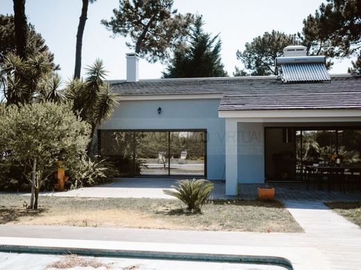 Dom jednorodzinny w Charneca de Caparica, Almada