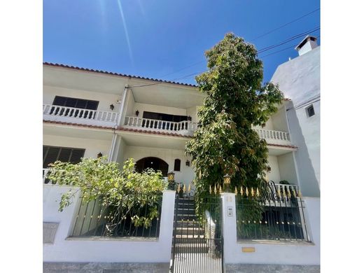 Chalet Pareado en Almada, Setúbal