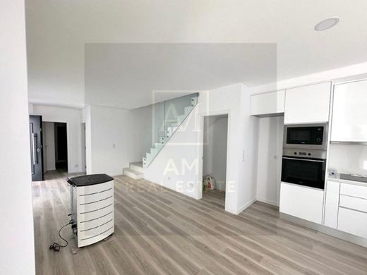 Элитный дом, Seixal, Distrito de Setúbal