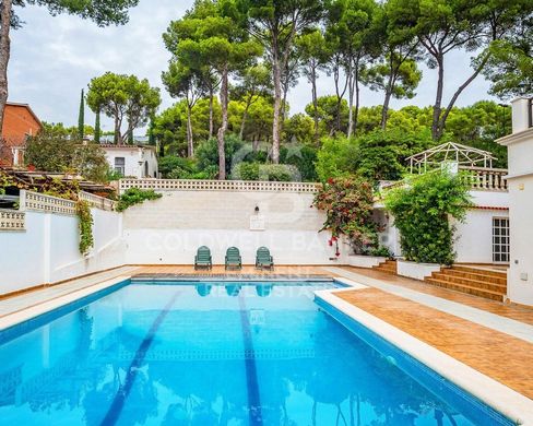 Luxus-Haus in Castelldefels, Provinz Barcelona