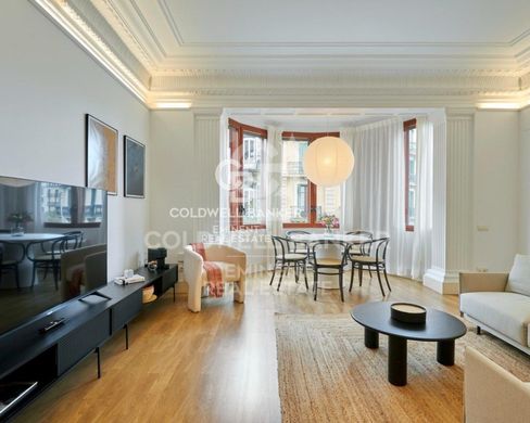 Apartment / Etagenwohnung in Barcelona, Provinz Barcelona