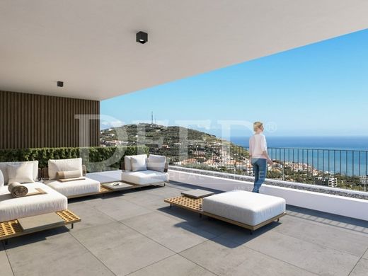 Câmara de Lobos, Madeiraのアパートメント