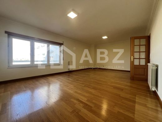 Apartment / Etagenwohnung in Loures, Lissabon