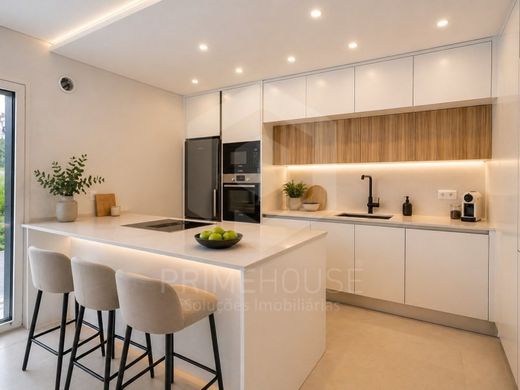 Apartment in Charneca de Caparica, Almada