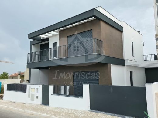 Μονοκατοικία σε Λόυρες, Loures