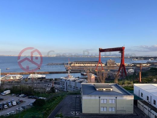 Piso / Apartamento en Almada, Setúbal