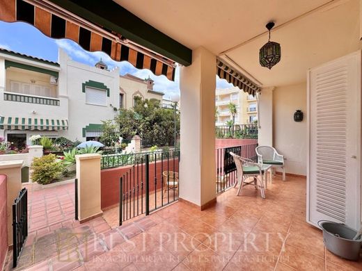 Mehrfamilienhaus in Nerja, Málaga