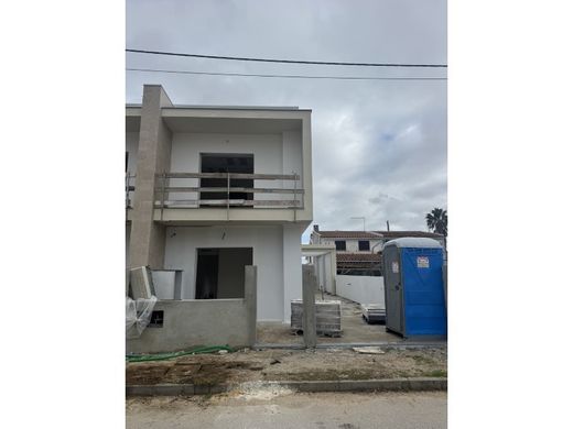 Mehrfamilienhaus in Seixal, Distrito de Setúbal