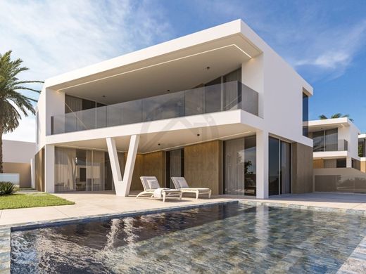 Luxus-Haus in Santa Cruz, Madeira