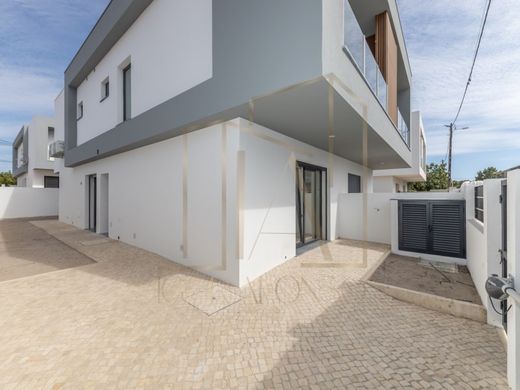 Смежная Вилла, Seixal, Distrito de Setúbal