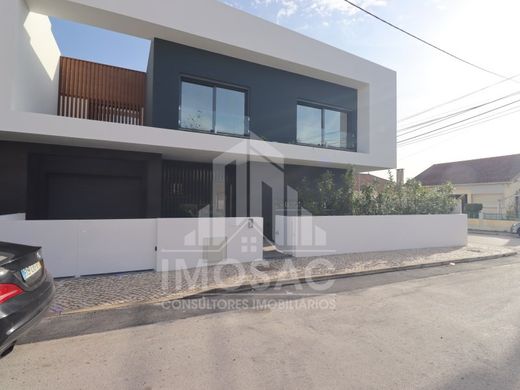 Semidetached House in Loures, Lisbon