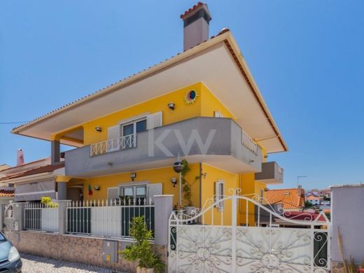 Casa di lusso a Charneca de Caparica, Almada