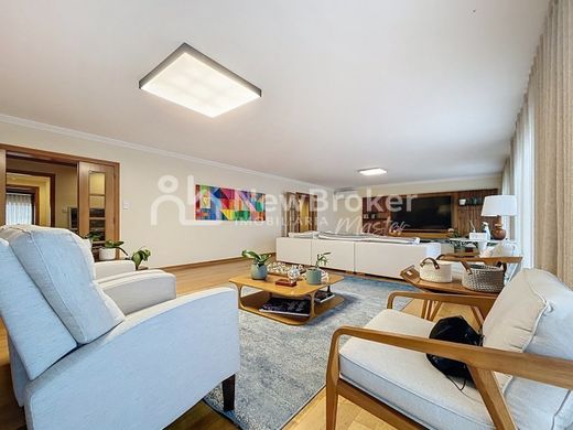 Apartment / Etagenwohnung in Cascais, Lissabon