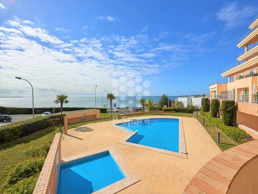 Apartment / Etagenwohnung in Oeiras, Lissabon
