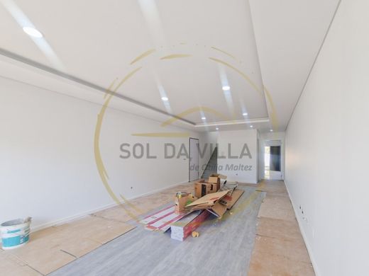 Semidetached House in Seixal, Distrito de Setúbal