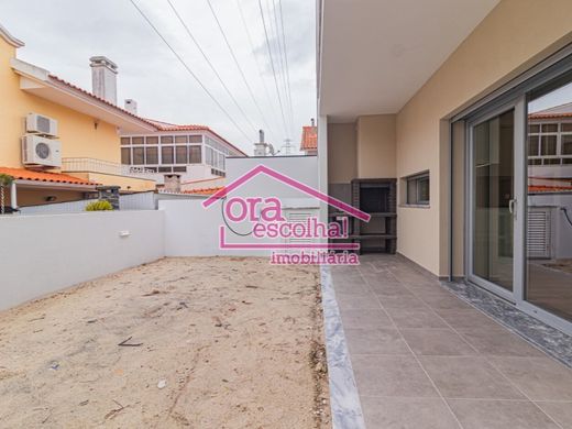Chalet Pareado en Seixal, Setúbal