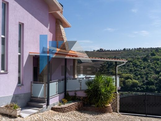 Dom jednorodzinny w Lamego, Distrito de Viseu