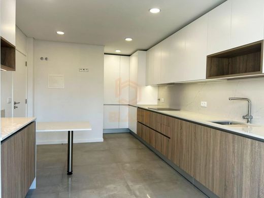 Mehrfamilienhaus in Mafra, Lissabon