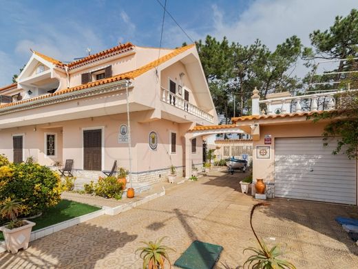 Maison de luxe à Aroeira, Almada