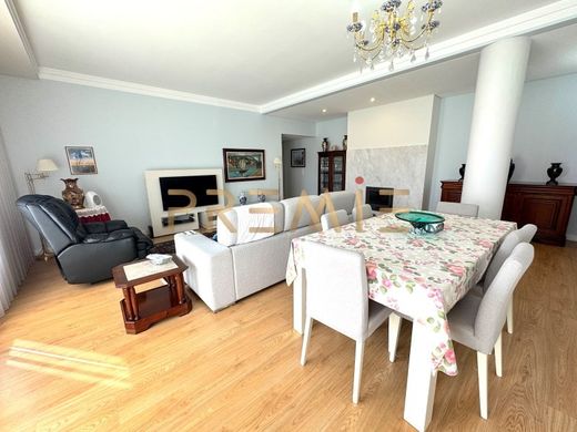 ヴィラ・ノヴァ・デ・ガイア
, Vila Nova de Gaiaのアパートメント