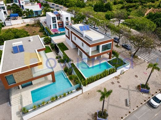 Detached House in Albufeira, Albufeira Municipality