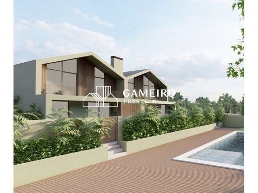 Twee-onder-een-kapwoning in Vila Nova de Ourém, Ourém